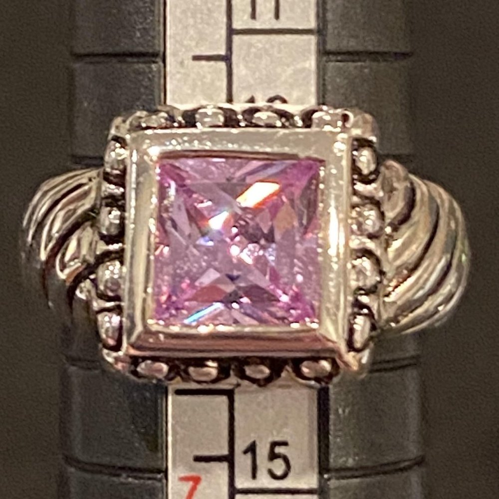💍 Beautiful Lavender Chrystal Ring Size 6